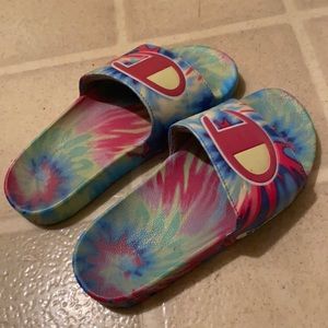 Champion size 6 Tie Due Slides